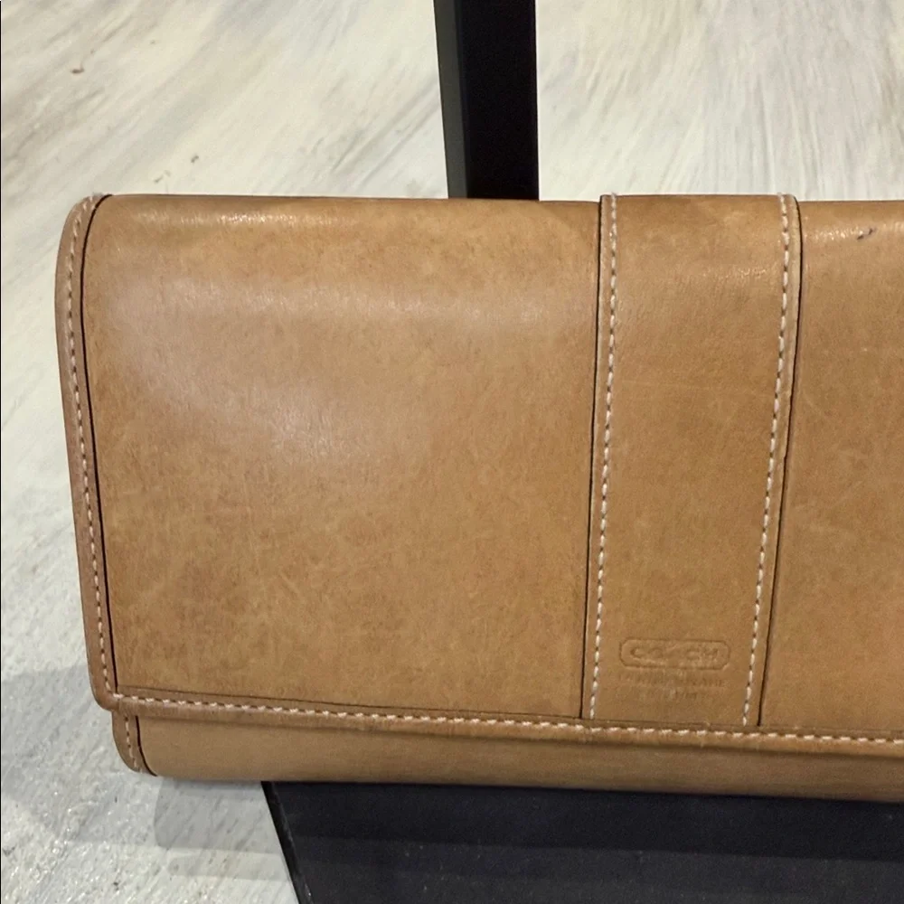 Vintage Coach Light Brown Leather Women's Wallet